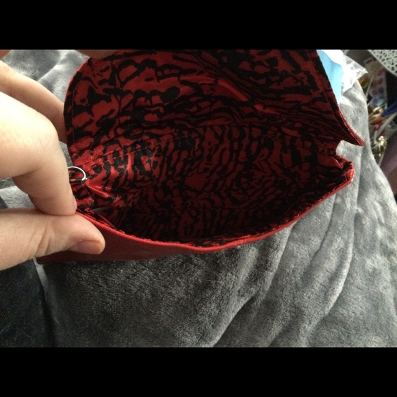 Mary Kay small leather red clutch - Picture 3 of 3